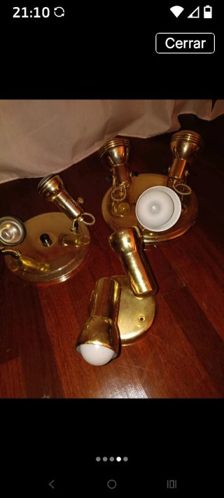 Plafones de metal dorados