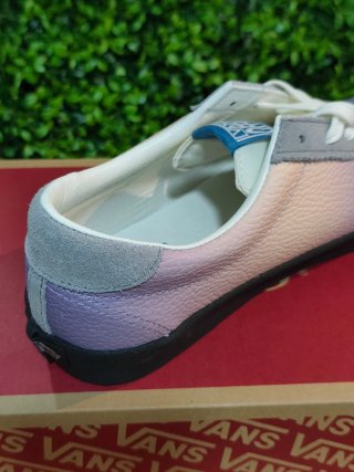 Zapatillas Vans grises y moradas