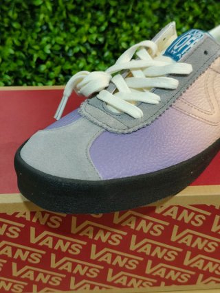 Zapatillas Vans grises y moradas