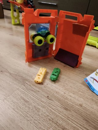 Pista Hot Wheels Monster Trucks más maletín
