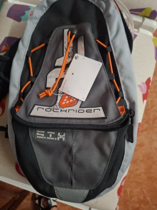 Mochila Rockrider senderismo gris naranja