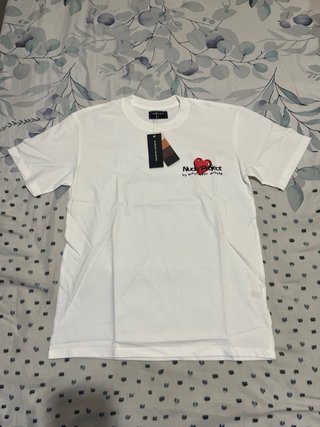 Camiseta Nude Project