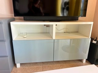 Mueble TV blanco y gris