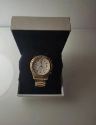 Reloj Marea Dorado con Detalles Brillantes