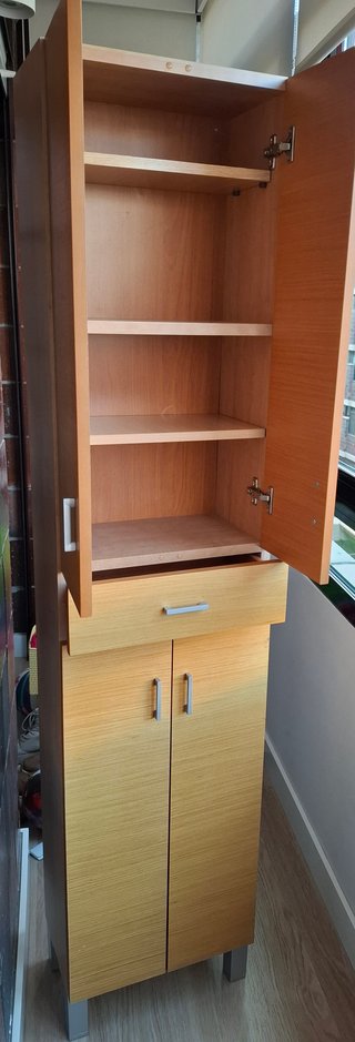 Mueble alto roble puertas y cajón