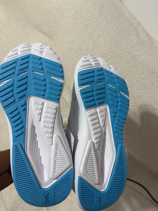 Zapatillas Reebok grises y naranjas