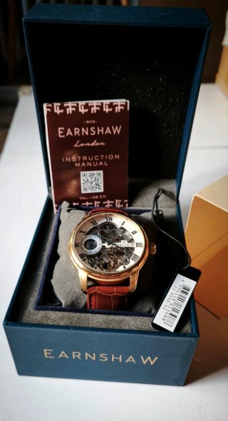 Reloj Thomas Earnshaw Esqueleto Dorado
