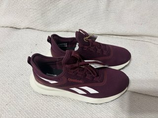 Zapatillas Reebok Moradas y Blancas