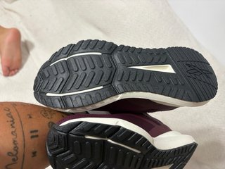 Zapatillas Reebok Moradas y Blancas