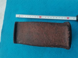 Maza antigua de hierro