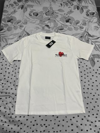 Camiseta Nude Project