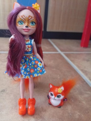 Muñeca Enchantimals Felicity Fox con Flick