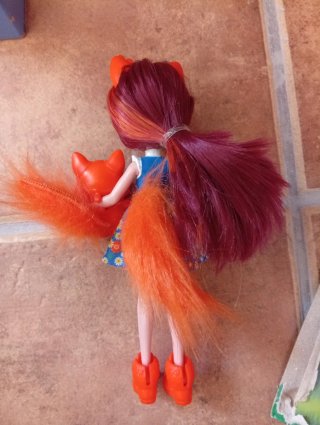 Muñeca Enchantimals Felicity Fox con Flick
