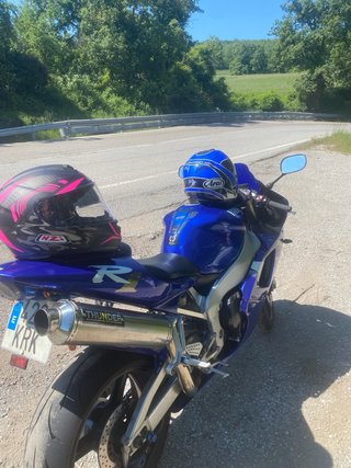 Escape Thunder Yamaha R1