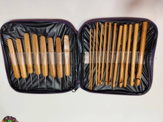 Set de agujas de ganchillo de bambú