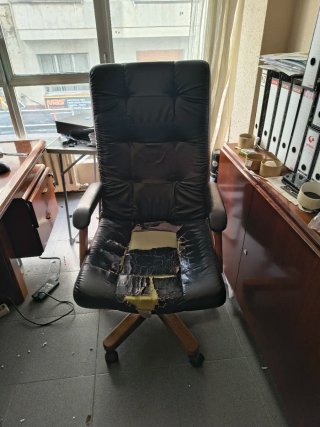 Sillon giratorio de despacho y 2 butacas madera
