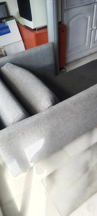 Sillón de tela gris