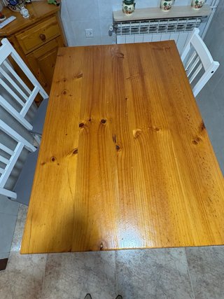 Mesa de madera con 4 sillas (precio negociable)
