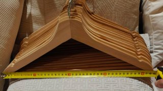 14 Perchas madera natural y metal,acabado barnizad