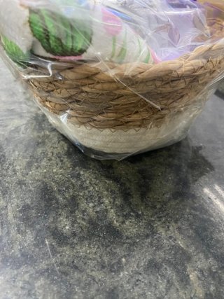 Cesta de Mimbre de Regalo con Lazo Lila