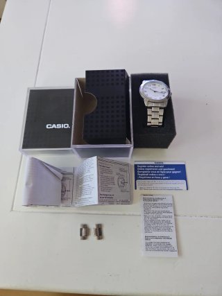 Reloj Casio Plata y Blanco