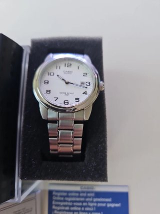 Reloj Casio Plata y Blanco