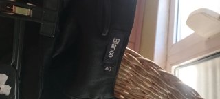 Vestido de cóctel negro con lazo