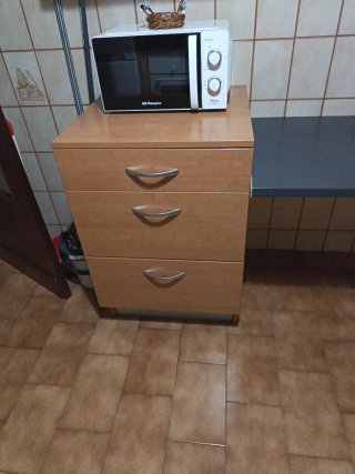 Mesa y 4 taburetes de cocina madera