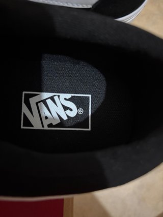 Scarpe Vans nere e bianche
