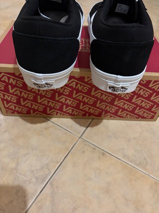 Scarpe Vans nere e bianche