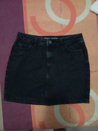 Minifalda vaquera negra ajustada Talla L