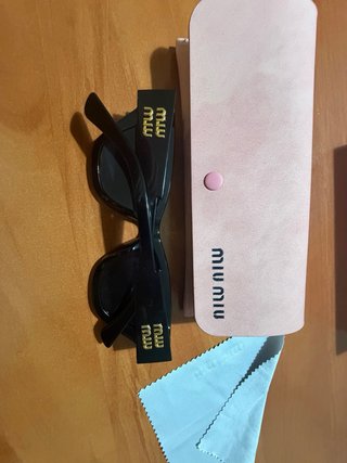 Gafas de sol Miu Miu mujer negras
