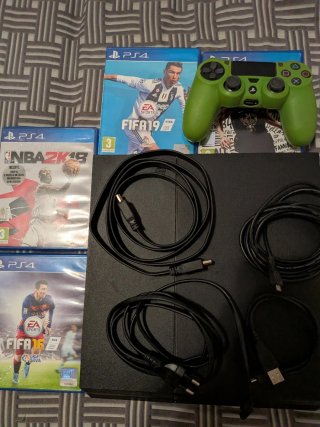Consola PS4 + Mando Verde + Juegos