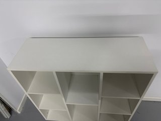 Estantería nórdica blanca de madera