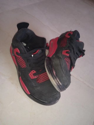 Zapatillas deportivas de estilo urbano con detalle