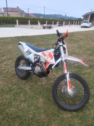 KTM 250 EXC-F 2022 Enduro Moto