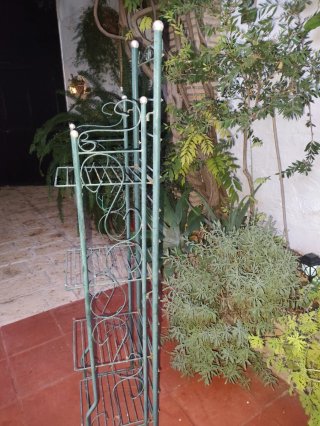 Estantería metálica verde para jardín 28x22x145cm
