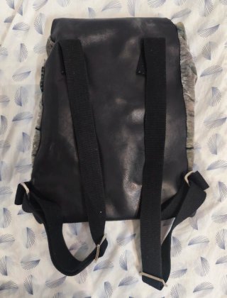 Mochila de terciopelo y piel
