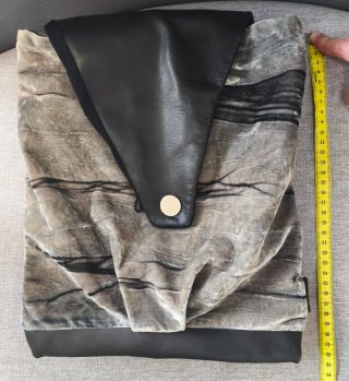 Mochila de terciopelo y piel