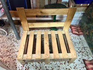 Sofá de palets para exterior con ruedas y cojines