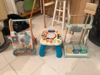 Lote Juguetes Bebé: Andador, Mesa y Limpieza
