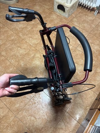 Andador Plegable con Asiento y Frenos