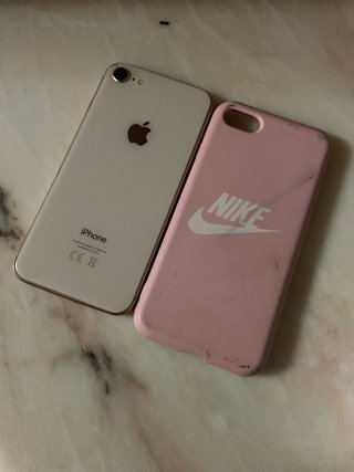 iPhone 8 Rosa con funda