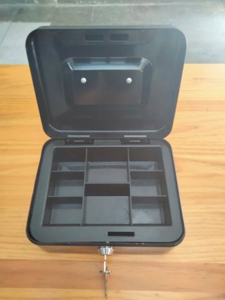 Caja de caudales metálica con llave
