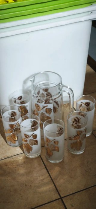 Conjunto de jarra e copos