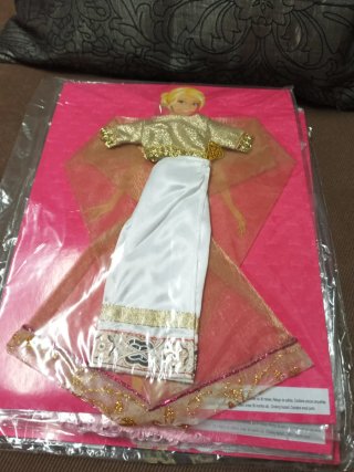 Muñeca Barbie original con vestido rojo