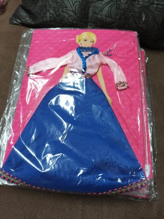 Muñeca Barbie original con vestido rojo