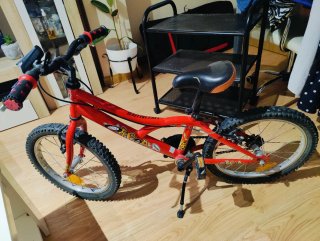 Bicicleta infantil roja