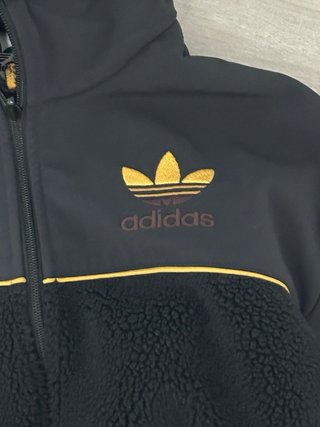 Chaqueta Adidas Negra y Dorada con Capucha