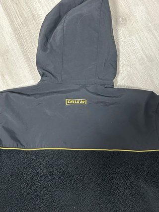 Chaqueta Adidas Negra y Dorada con Capucha